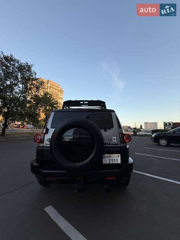 Внедорожник / Кроссовер Toyota FJ Cruiser 2012 в Одессе фото 31 Внедорожник / Кроссовер Toyota FJ Cruiser 2012 в Одессе