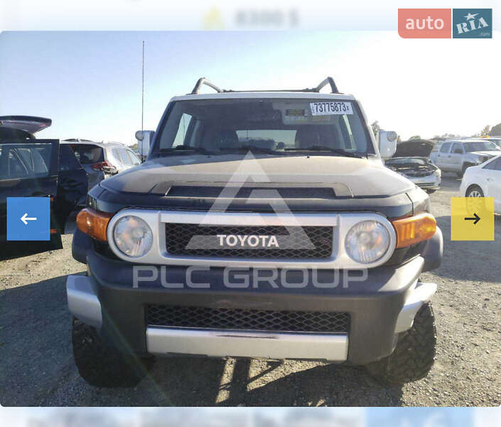 Внедорожник / Кроссовер Toyota FJ Cruiser 2014 в Обухове