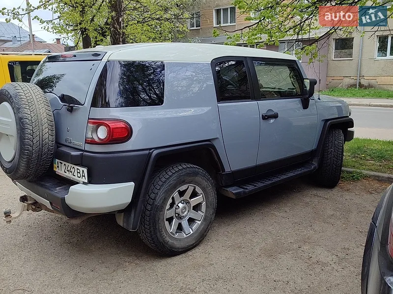 Toyota FJ Cruiser 2014 VIN JTEBU4BF9EK176011 фото оголошення 4 з 51