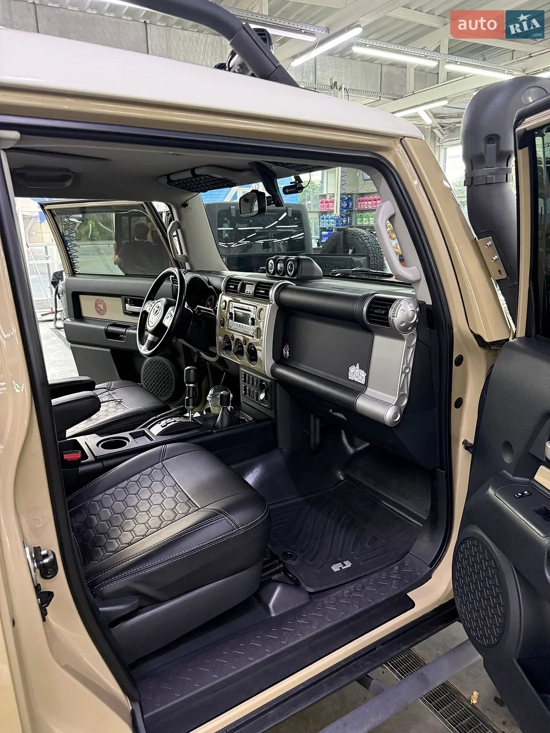 2012 Toyota FJ Cruiser - мініатюра 21