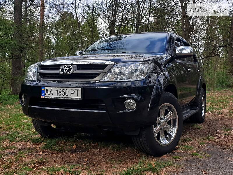 Позашляховик / Кросовер Toyota Fortuner 2007 в Києві