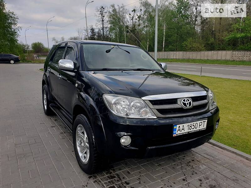Позашляховик / Кросовер Toyota Fortuner 2007 в Києві