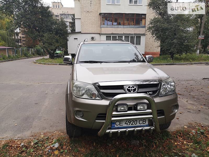 Внедорожник / Кроссовер Toyota Fortuner 2006 в Черновцах