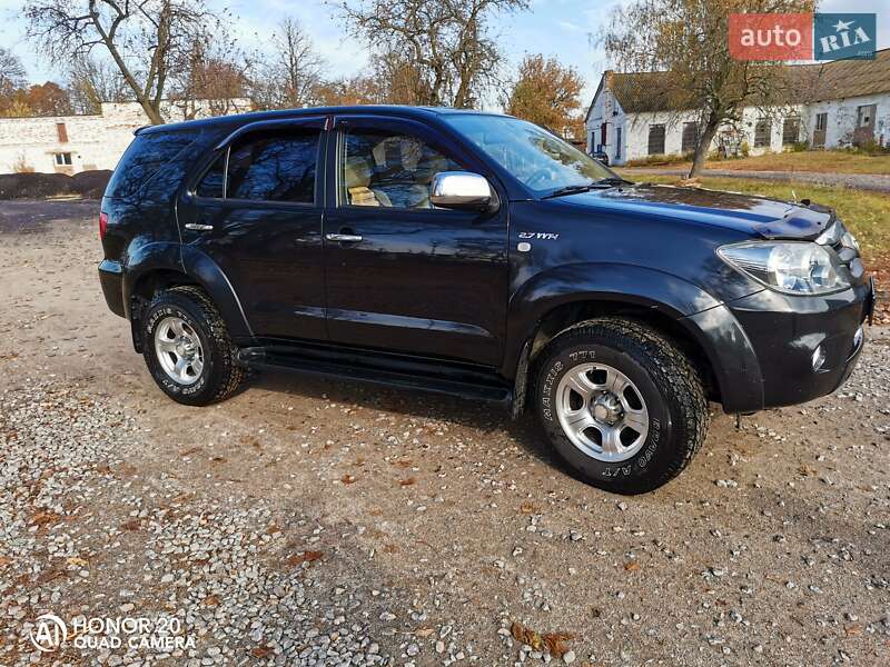 Позашляховик / Кросовер Toyota Fortuner 2007 в Погребище