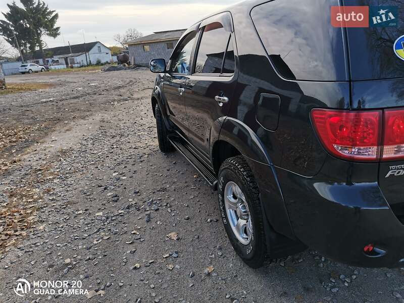 Позашляховик / Кросовер Toyota Fortuner 2007 в Погребище