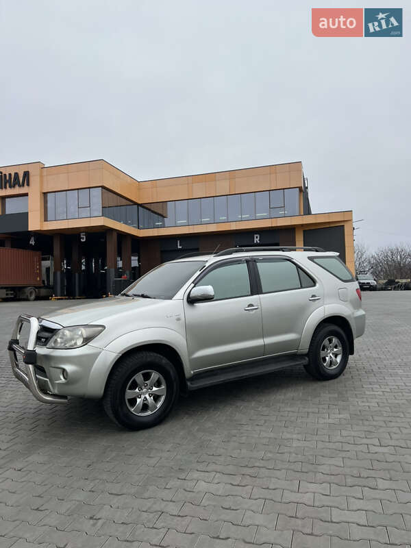 Toyota Fortuner 2006