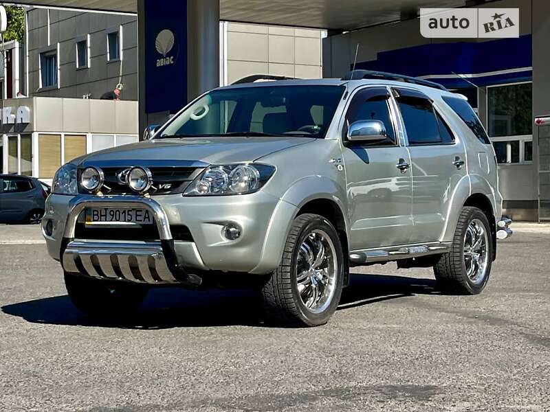 Позашляховик / Кросовер Toyota Fortuner 2007 в 