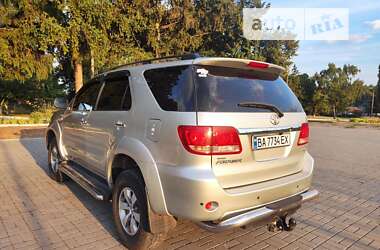 Внедорожник / Кроссовер Toyota Fortuner 2005 в Знаменке