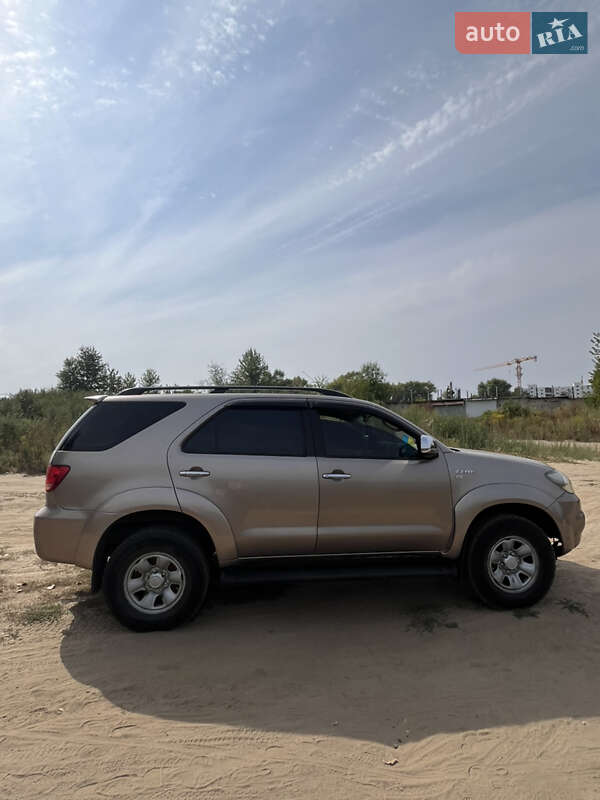 Внедорожник / Кроссовер Toyota Fortuner 2006 в Чернигове