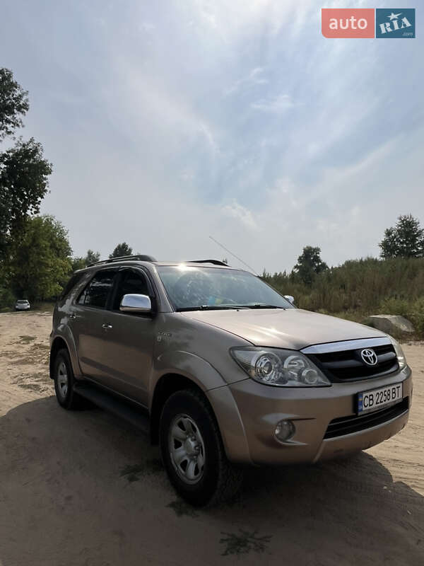 Внедорожник / Кроссовер Toyota Fortuner 2006 в Чернигове