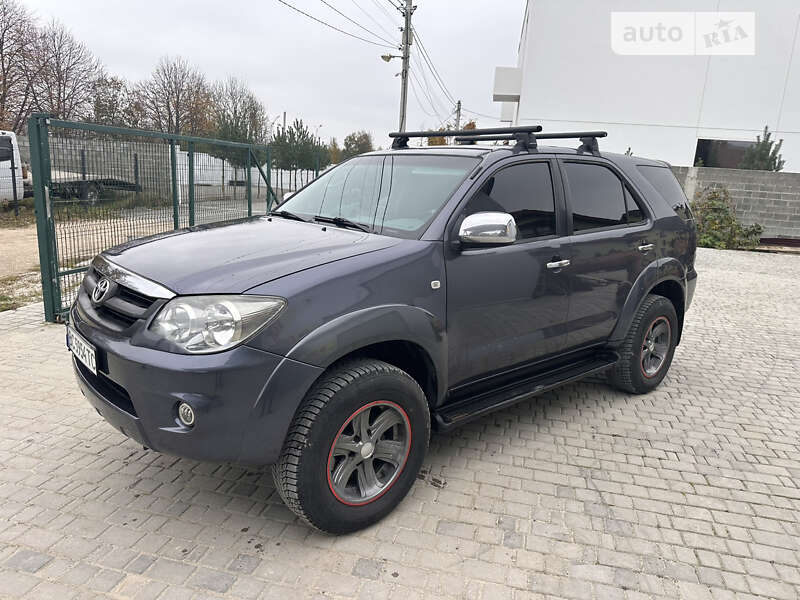 Позашляховик / Кросовер Toyota Fortuner 2006 в Львові