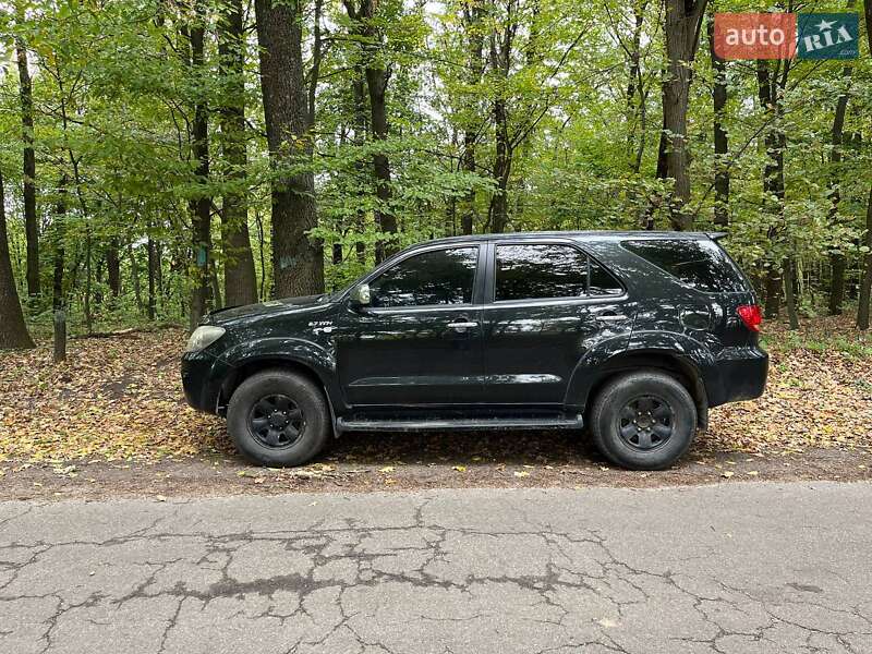 Позашляховик / Кросовер Toyota Fortuner 2006 в Києві