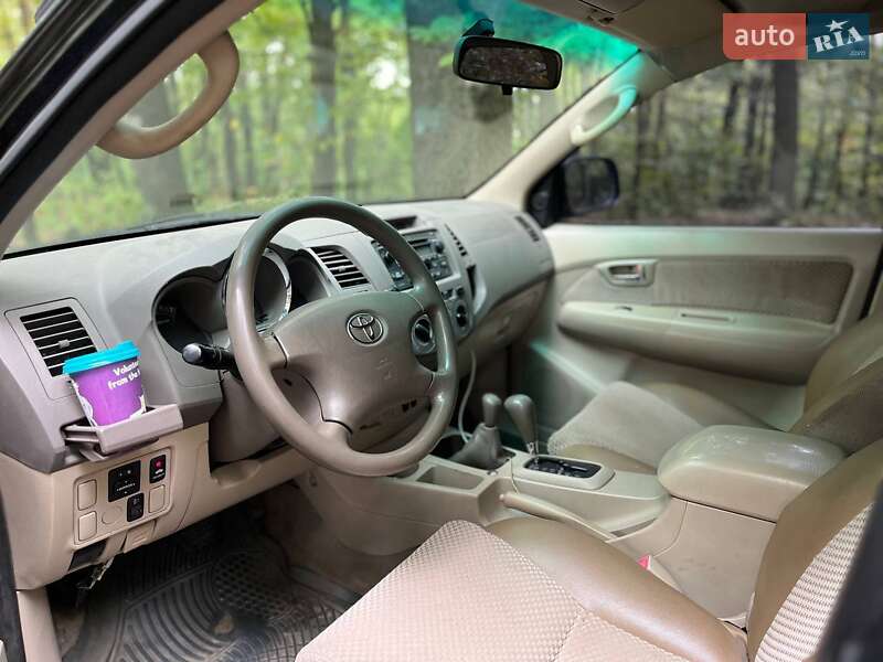 Позашляховик / Кросовер Toyota Fortuner 2006 в Києві