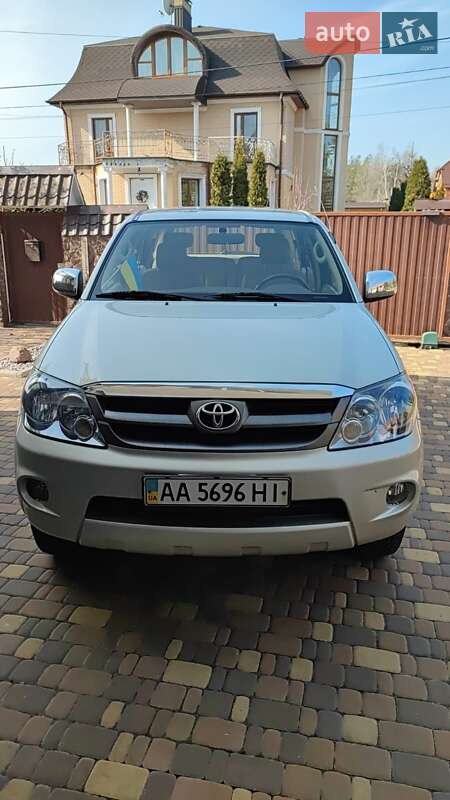 Внедорожник / Кроссовер Toyota Fortuner 2008 в Киеве