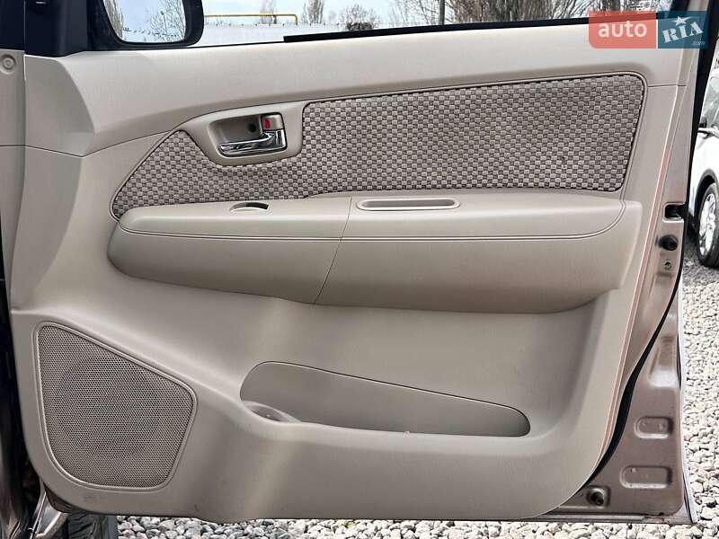 Позашляховик / Кросовер Toyota Fortuner 2006 в Одесі