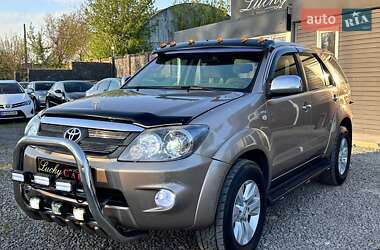 Внедорожник / Кроссовер Toyota Fortuner 2006 в 