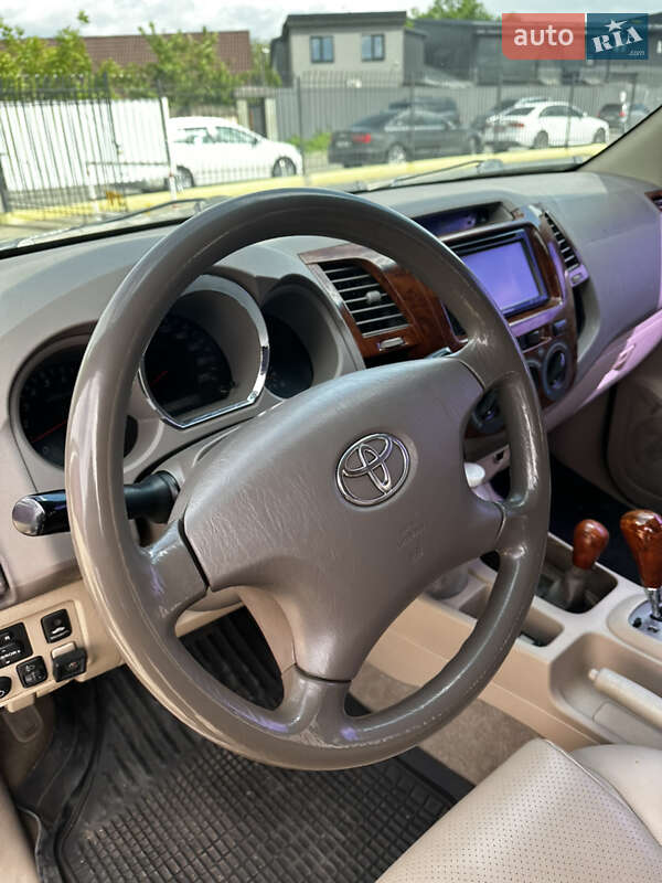 Позашляховик / Кросовер Toyota Fortuner 2007 в Києві