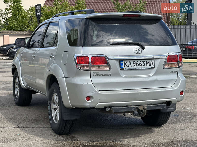Позашляховик / Кросовер Toyota Fortuner 2007 в Києві