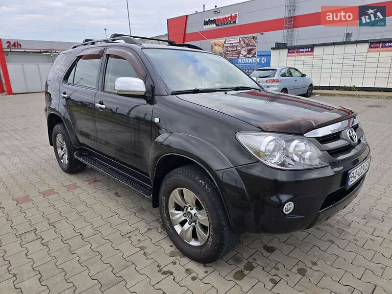 Позашляховик / Кросовер Toyota Fortuner 2006 в Києві