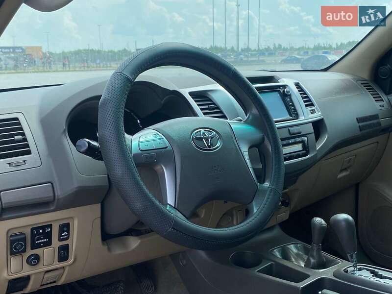 Позашляховик / Кросовер Toyota Fortuner 2013 в Львові