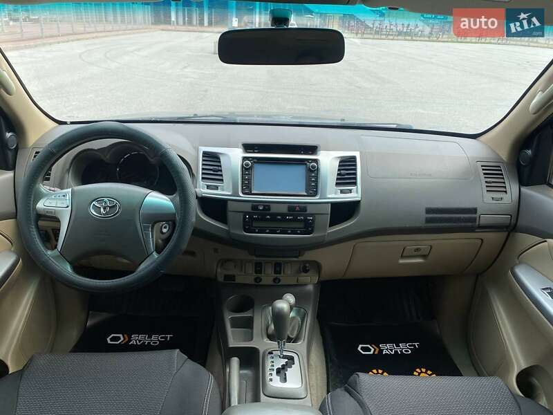Позашляховик / Кросовер Toyota Fortuner 2013 в Львові
