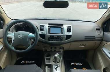 Позашляховик / Кросовер Toyota Fortuner 2013 в 