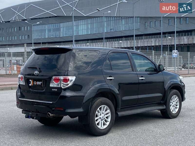 Позашляховик / Кросовер Toyota Fortuner 2013 в Львові