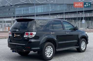 Позашляховик / Кросовер Toyota Fortuner 2013 в 