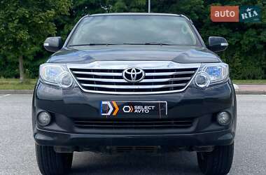 Позашляховик / Кросовер Toyota Fortuner 2013 в 
