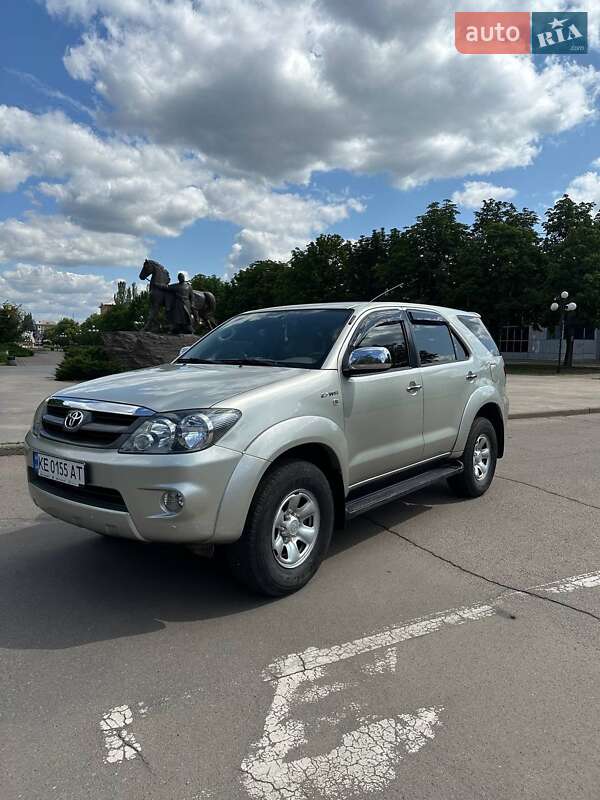 Позашляховик / Кросовер Toyota Fortuner 2008 в Кривому Розі