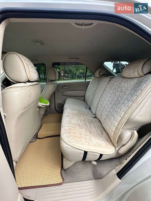 Позашляховик / Кросовер Toyota Fortuner 2008 в Кривому Розі