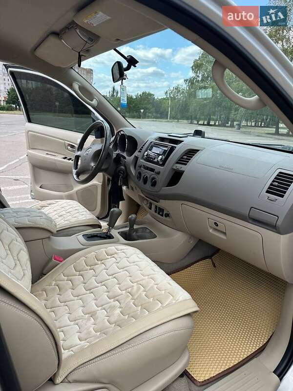 Позашляховик / Кросовер Toyota Fortuner 2008 в Кривому Розі