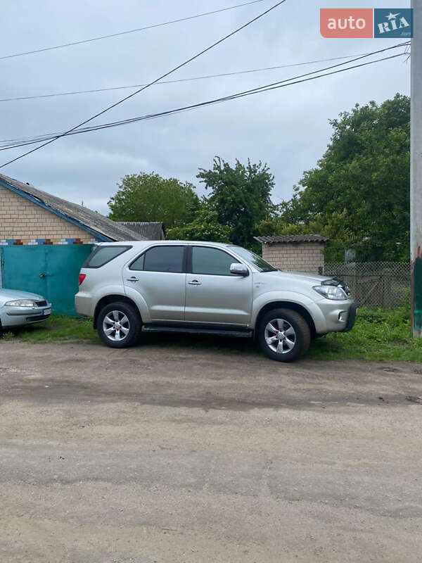 Внедорожник / Кроссовер Toyota Fortuner 2006 в Попельне