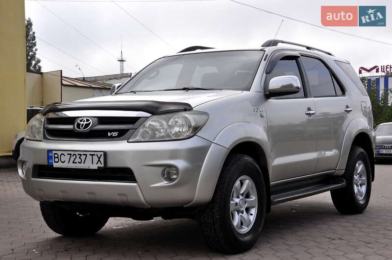 Внедорожник / Кроссовер Toyota Fortuner 2006 в Львове