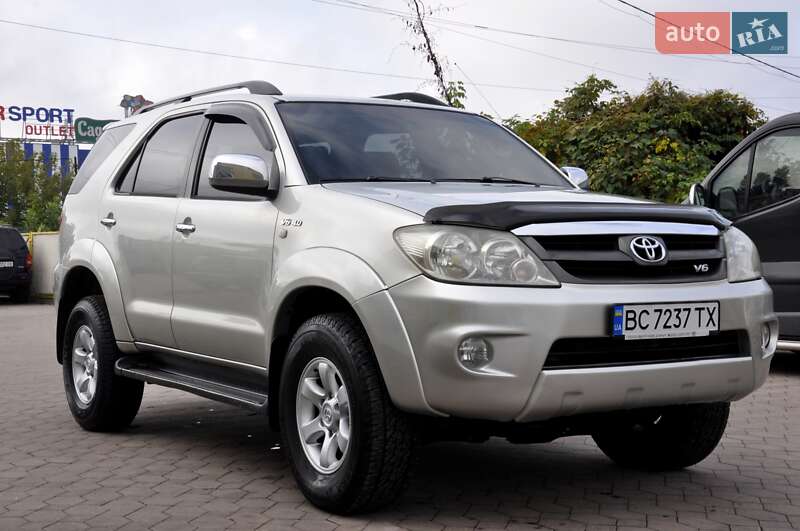 Внедорожник / Кроссовер Toyota Fortuner 2006 в Львове