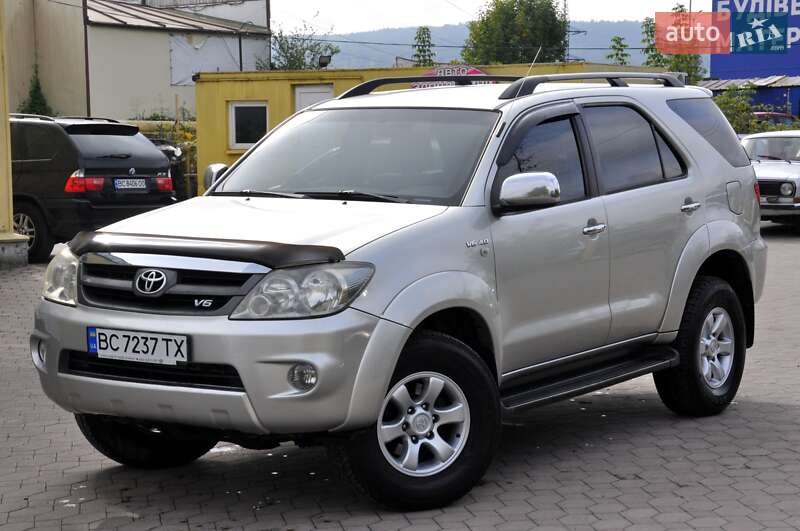 Внедорожник / Кроссовер Toyota Fortuner 2006 в Львове