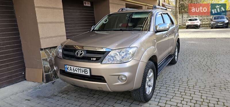Toyota Fortuner 2006