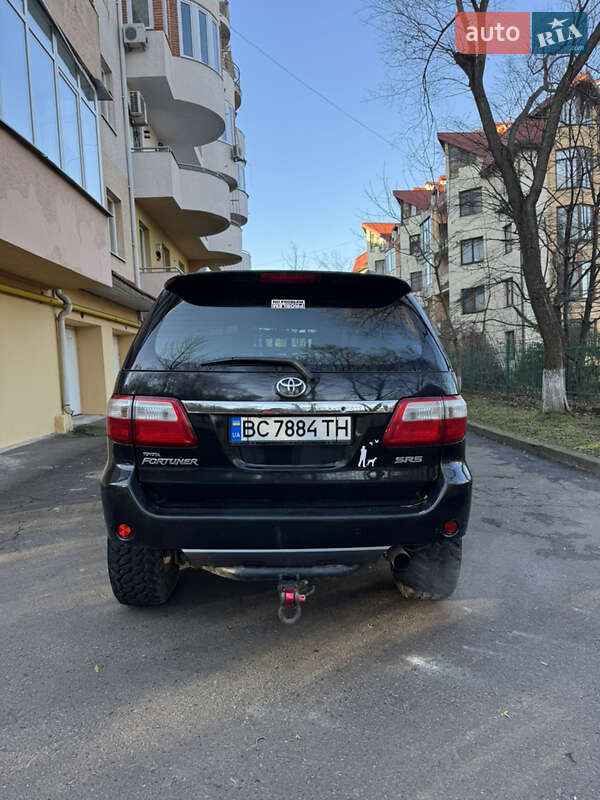 Позашляховик / Кросовер Toyota Fortuner 2006 в Львові