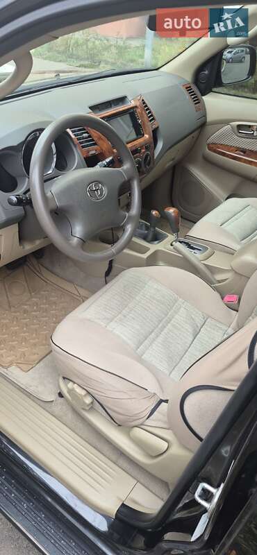 Внедорожник / Кроссовер Toyota Fortuner 2010 в Киеве