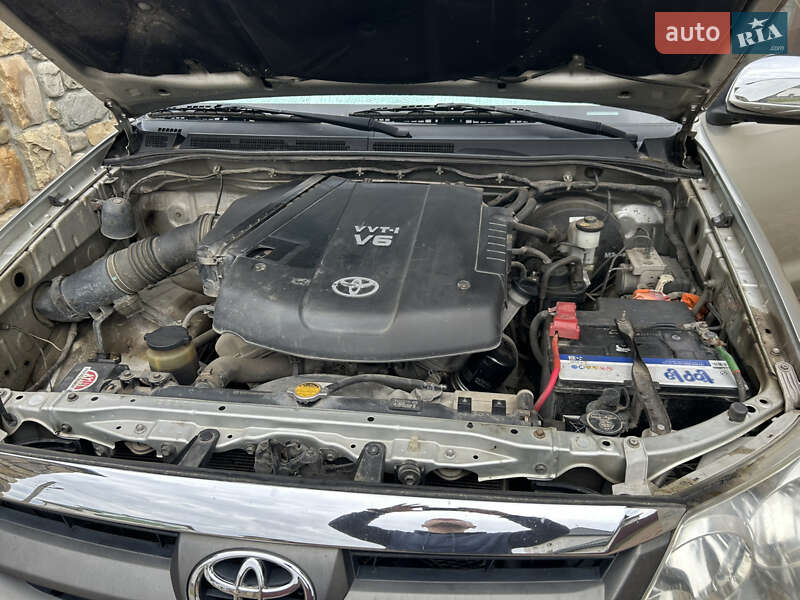 Позашляховик / Кросовер Toyota Fortuner 2006 в Стрию