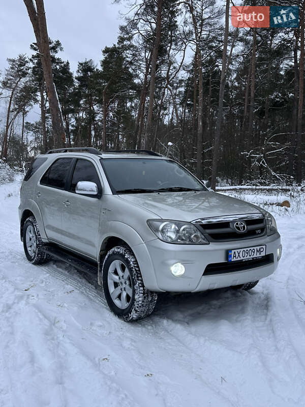 Toyota Fortuner 2006