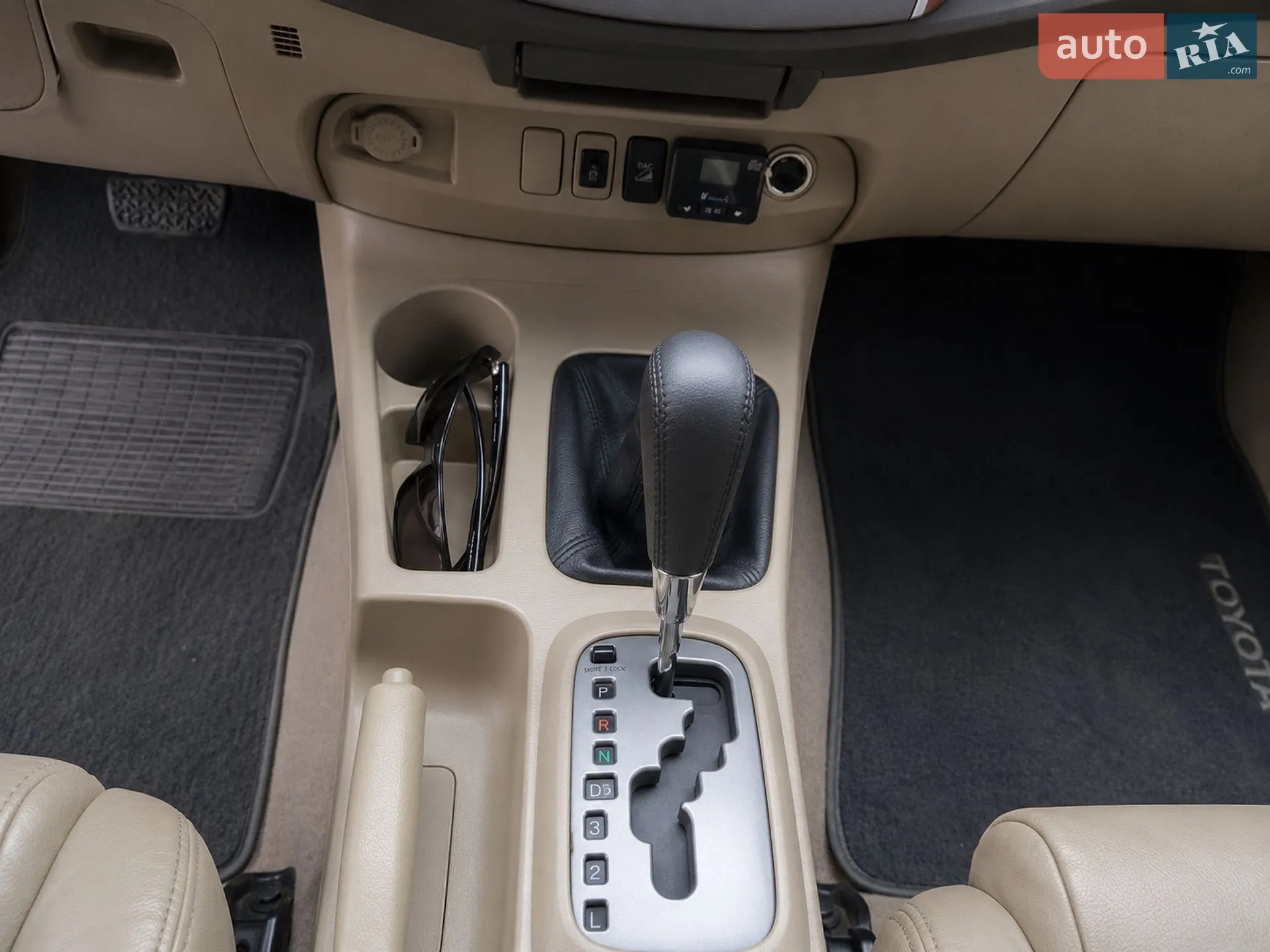 2011 Toyota Fortuner - мініатюра 11