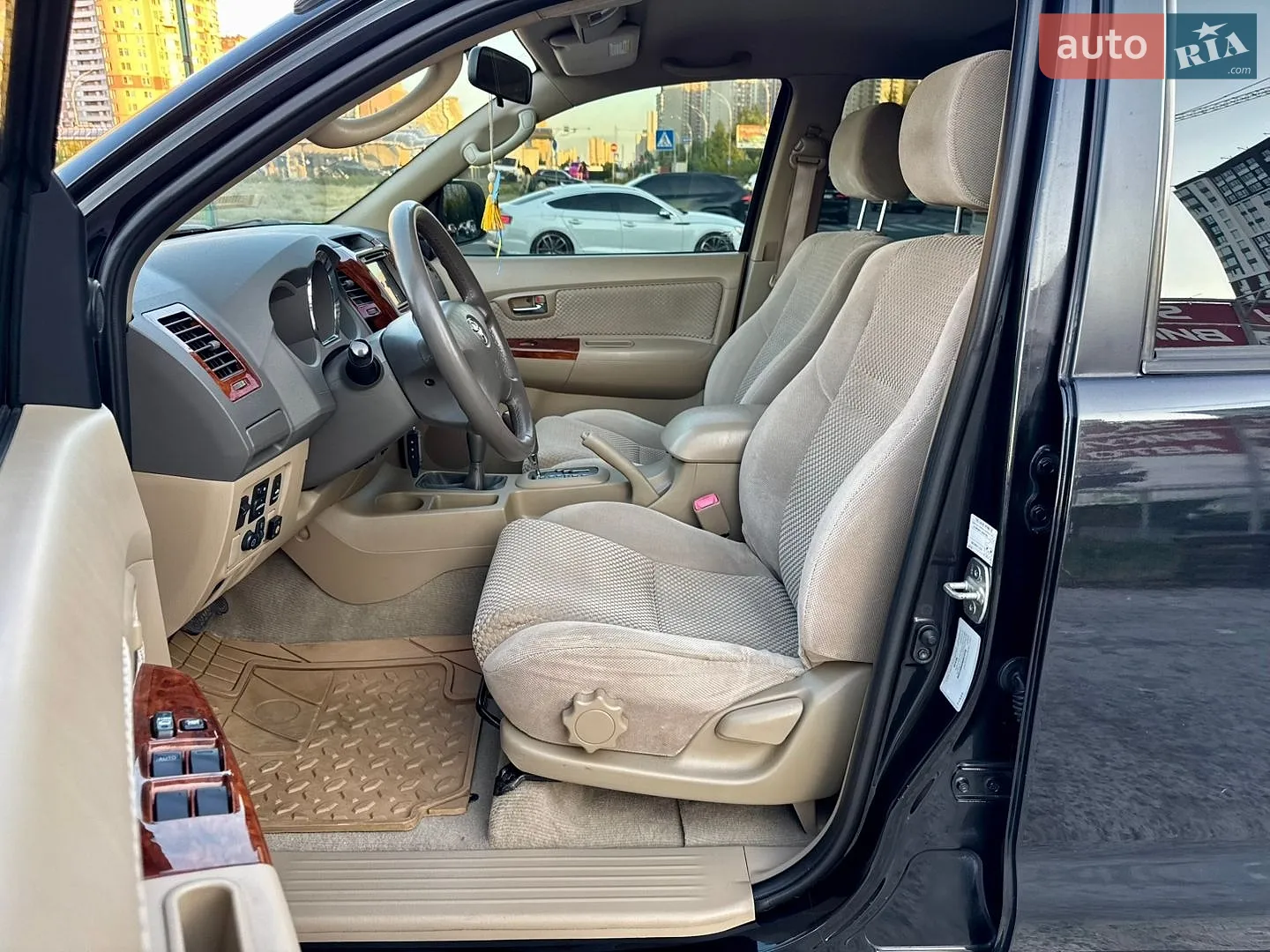 2010 Toyota Fortuner - мініатюра 37