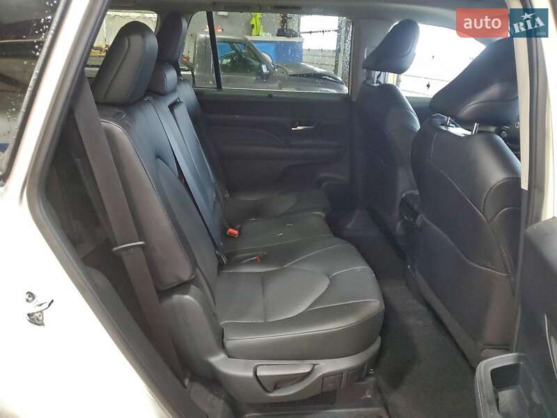 Внедорожник / Кроссовер Toyota Grand Highlander 2024 в Полтаве фото 11 Внедорожник / Кроссовер Toyota Grand Highlander 2024 в Полтаве