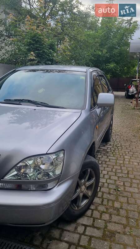 Внедорожник / Кроссовер Toyota Harrier 2001 в Львове