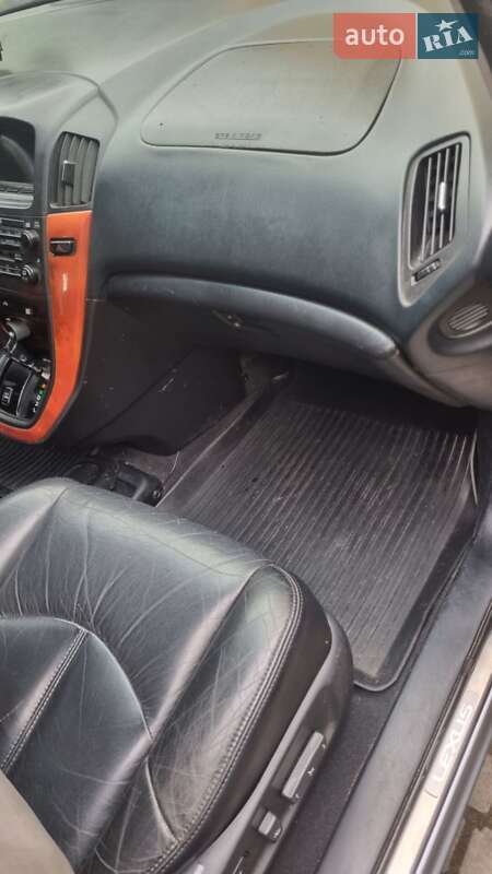 Внедорожник / Кроссовер Toyota Harrier 2001 в Львове