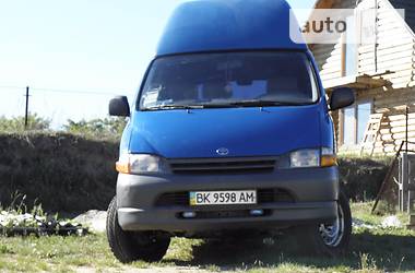 Вантажний фургон Toyota Hiace 1999 в Києві