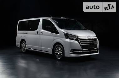 Минивэн Toyota Hiace 2020 в 