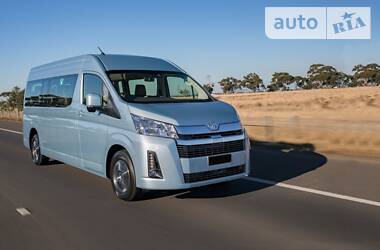 Минивэн Toyota Hiace 2020 в 