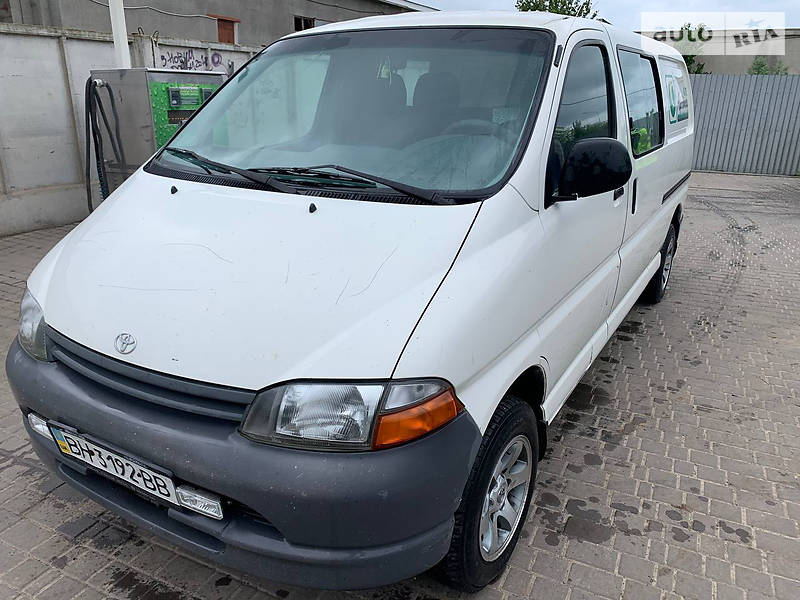 Вантажопасажирський фургон Toyota Hiace 2000 в Одесі